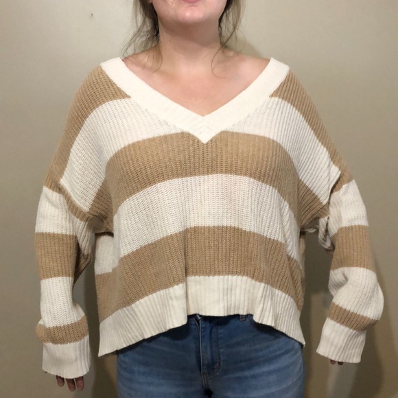 AE Over sized XL cropped knit sweater top. - Picture 2 of 2